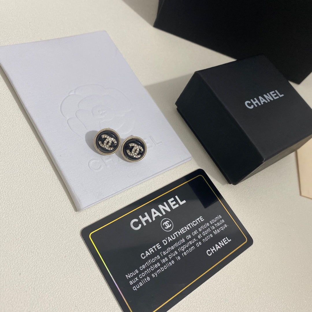 Chanel-Inspired Button Earrings – El blin-blín