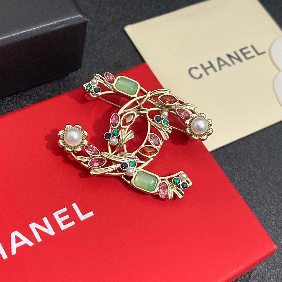 Chanel-Inspired Colorful Brooch for a Spring Breeze Look – El blin-blín