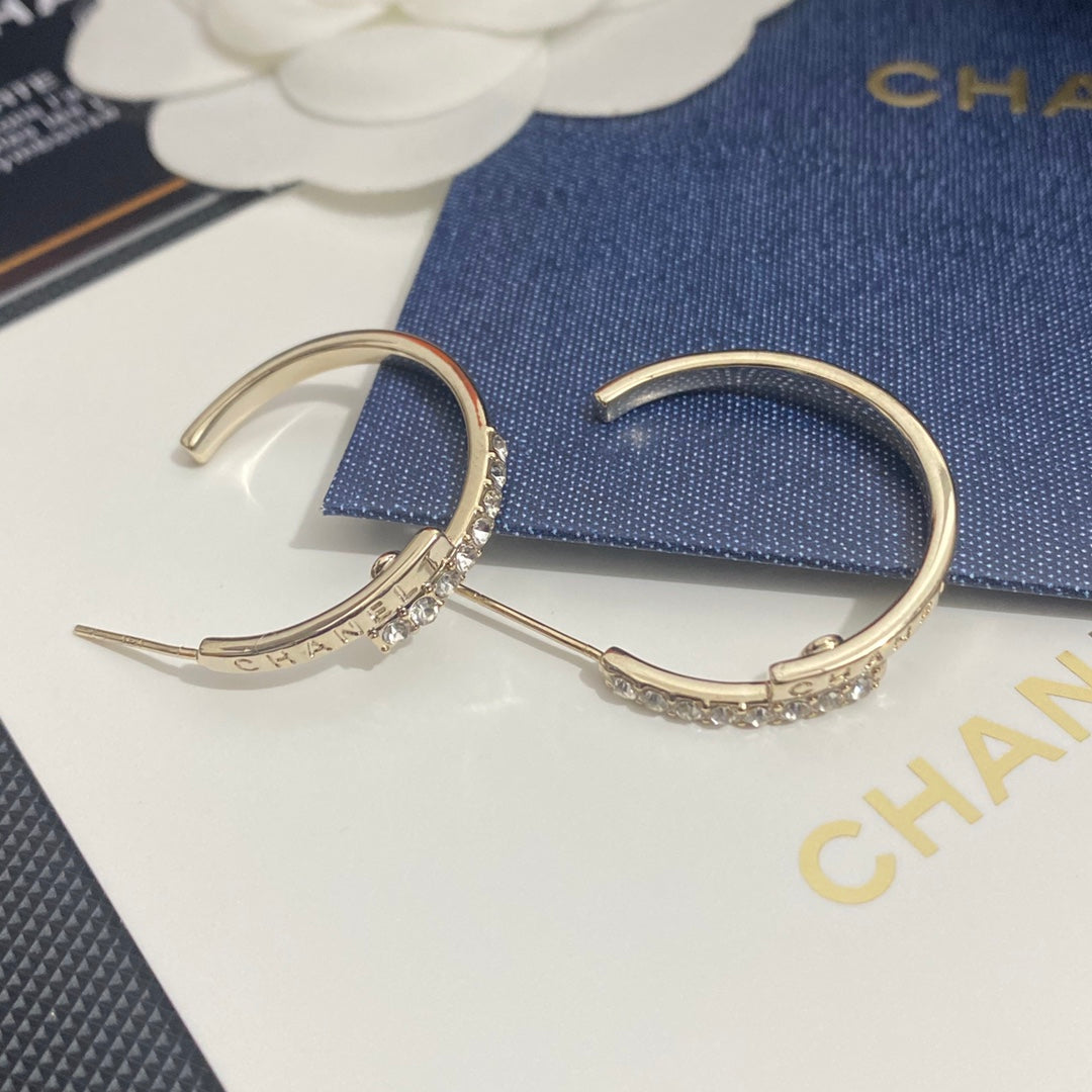 DIY Chanel Inspired Earrings – The Tiny Honeycomb