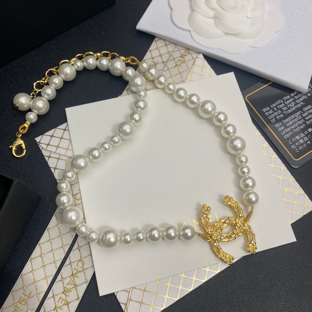 Chanel Pearl Logo Pendant Necklace - A Timeless Statement of Elegance – El  blin-blín